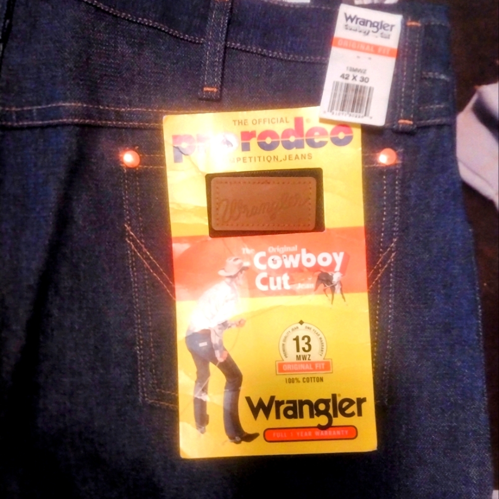 NWT Wrangler cowboy cut straigHt legged jeans